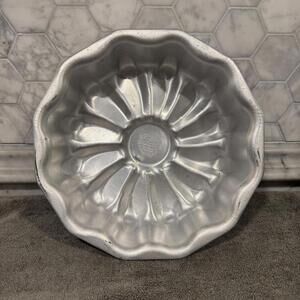 Flower Daisy Sunshine Aluminum 8.5 inch Cake Pan Silver Gelatin Jello Mold